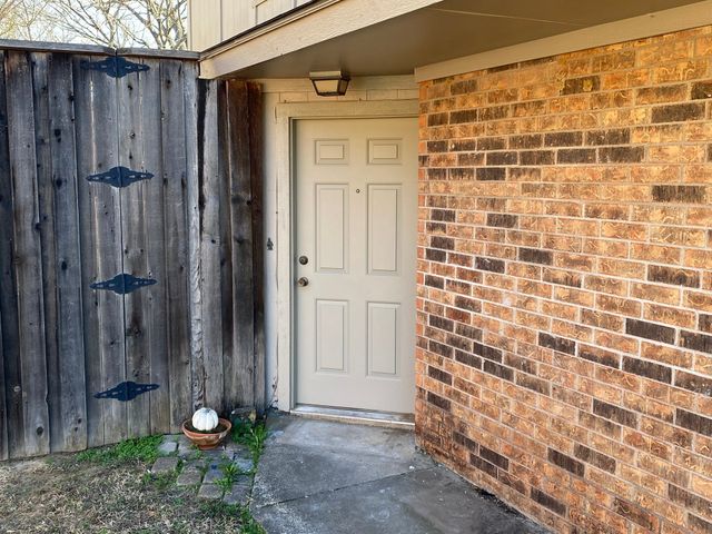 134 Main Place, Euless, TX 76040
