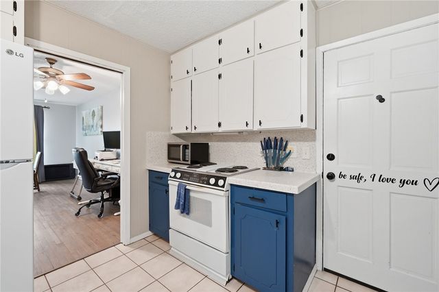 1268 Oak Park Dr, Aransas Pass, TX 78336