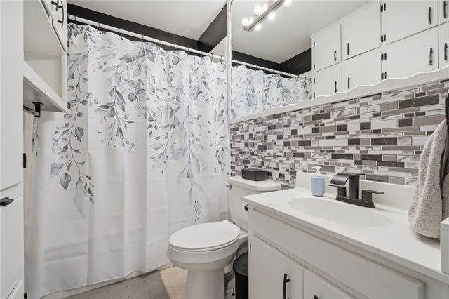 1268 Oak Park Dr, Aransas Pass, TX 78336