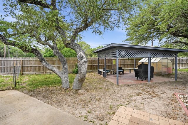 1268 Oak Park Dr, Aransas Pass, TX 78336