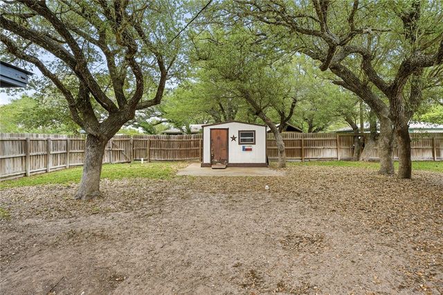 1268 Oak Park Dr, Aransas Pass, TX 78336