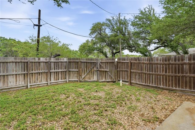 1268 Oak Park Dr, Aransas Pass, TX 78336
