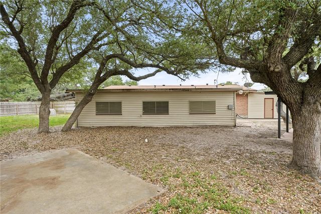 1268 Oak Park Dr, Aransas Pass, TX 78336