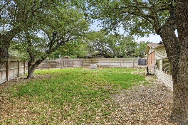 1268 Oak Park Dr, Aransas Pass, TX 78336
