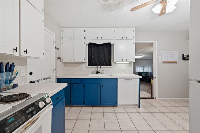 1268 Oak Park Dr, Aransas Pass, TX 78336