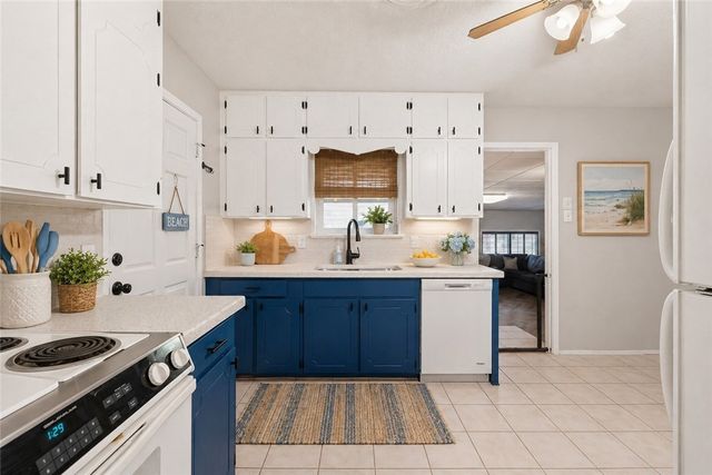 1268 Oak Park Dr, Aransas Pass, TX 78336