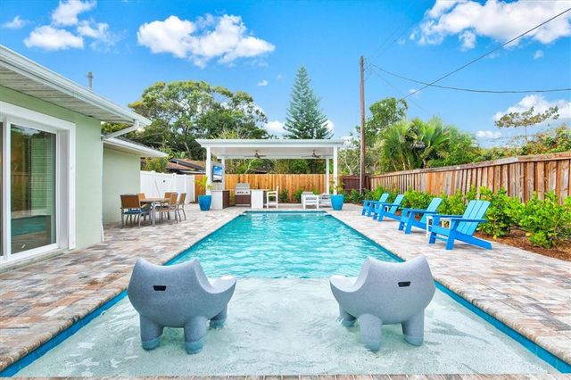 2473 Davis BOULEVARD, Sarasota, FL 34237