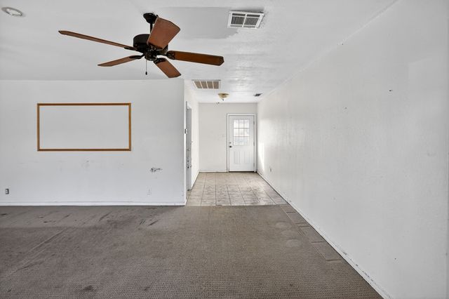 103 N High Dr, Kerrville, TX 78028