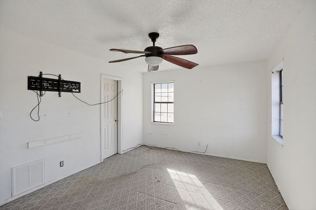 103 N High Dr, Kerrville, TX 78028