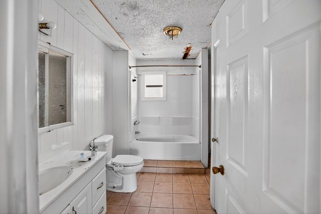 103 N High Dr, Kerrville, TX 78028