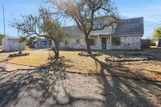 103 N High Dr, Kerrville, TX 78028