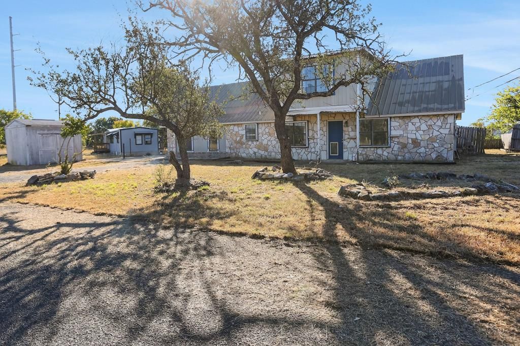 103 N High Dr, Kerrville, TX 78028