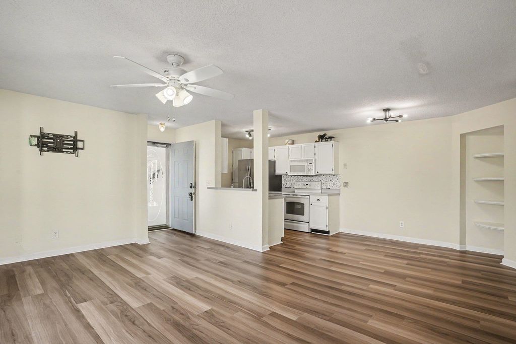 8642 S Bridge Dr Apt F, Myrtle Beach, SC 29575 — photo 4