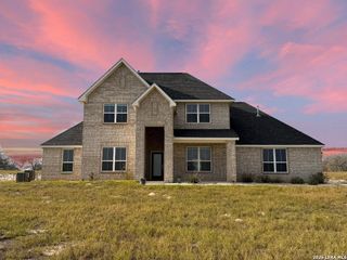 232 Scenic Hills Dr, La Vernia, TX 78121