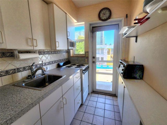 1504 S Surf Rd 57, Hollywood, FL 33019