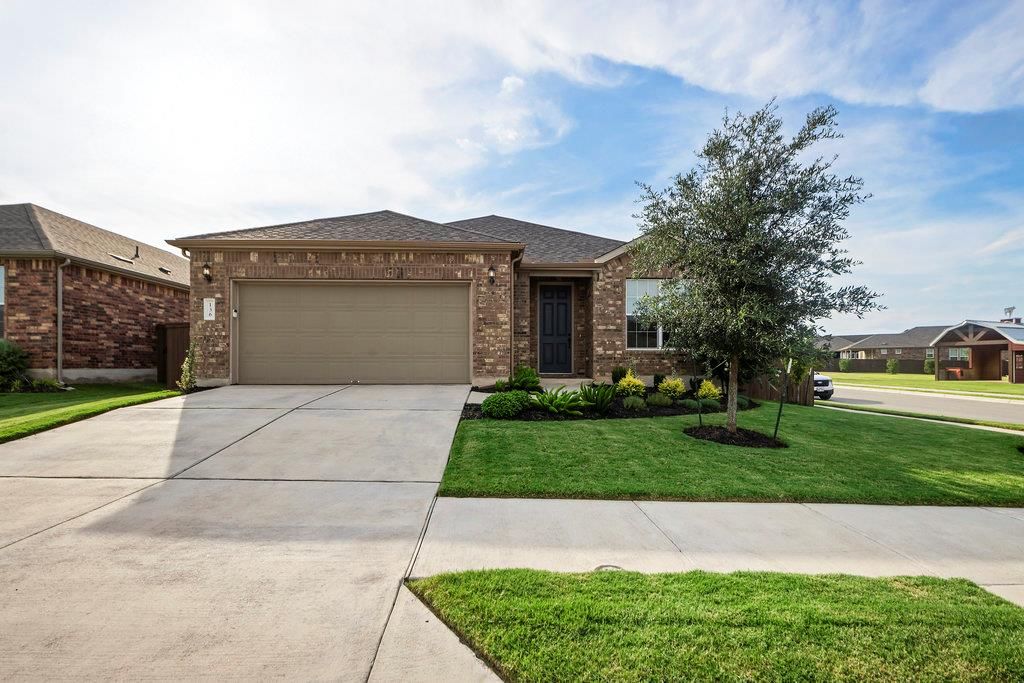136 Slenderleaf DR, Marble Falls, TX 78654