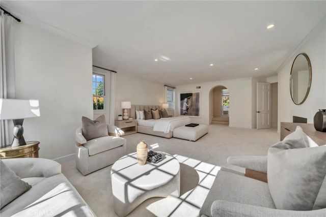5451 Newcastle Lane, Calabasas, CA 91302