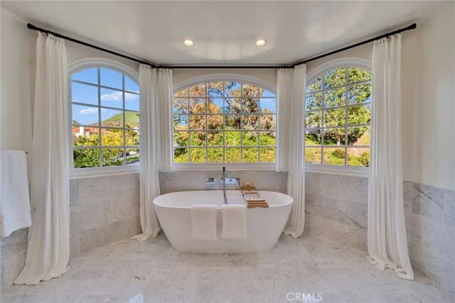 5451 Newcastle Lane, Calabasas, CA 91302