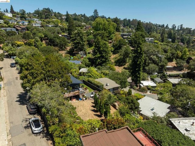 1072 Sterling Ave, Berkeley, CA 94708