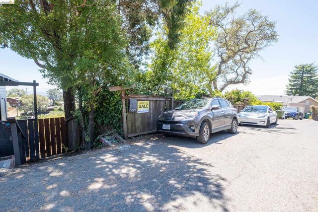 1072 Sterling Ave, Berkeley, CA 94708