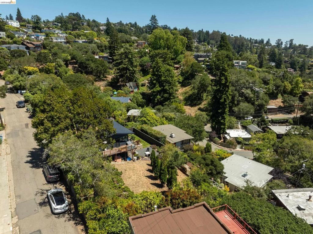 Image 10 of property listing at 1072 Sterling Ave, Berkeley, CA 94708