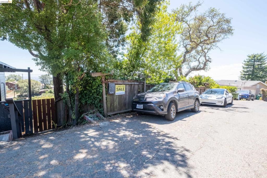 Image 11 of property listing at 1072 Sterling Ave, Berkeley, CA 94708