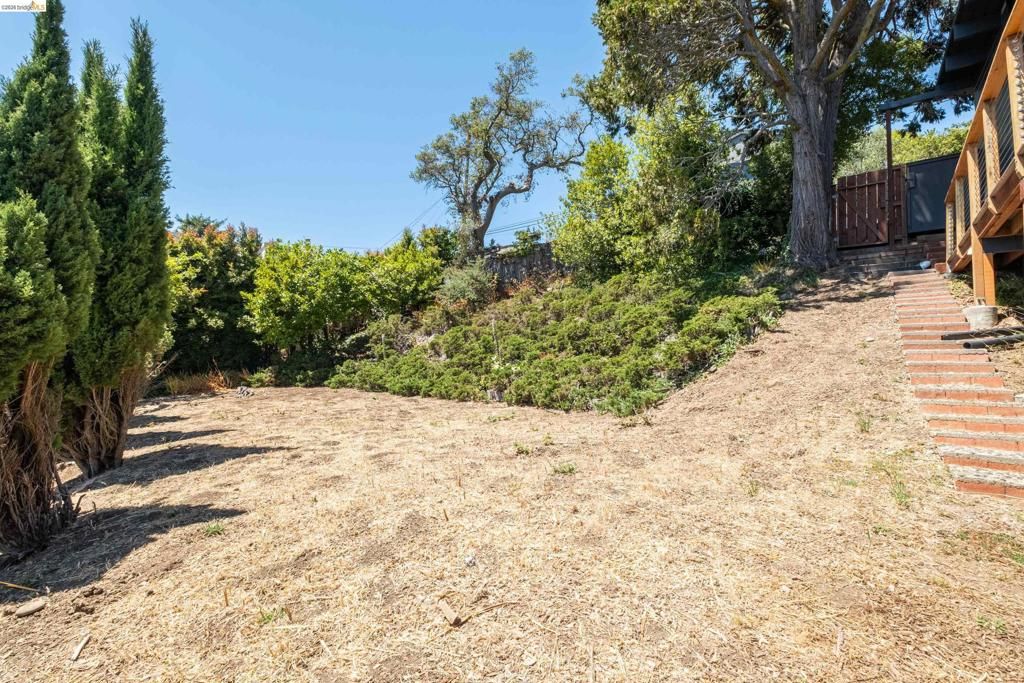 Image 12 of property listing at 1072 Sterling Ave, Berkeley, CA 94708
