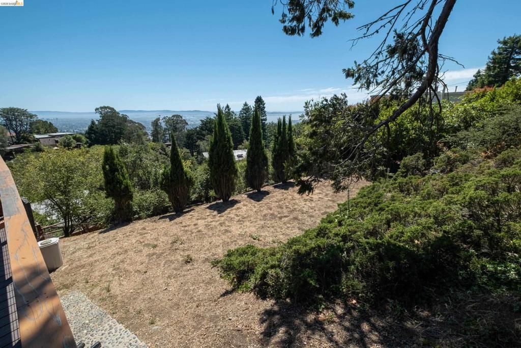 Image 14 of property listing at 1072 Sterling Ave, Berkeley, CA 94708