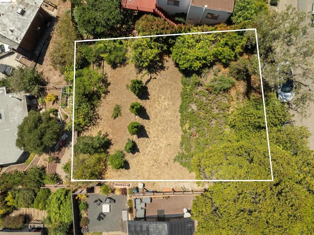 Image 2 of property listing at 1072 Sterling Ave, Berkeley, CA 94708