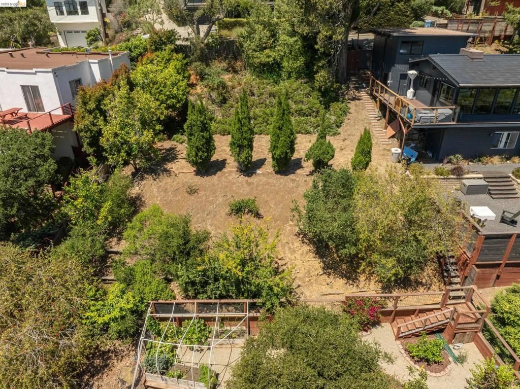 Image 3 of property listing at 1072 Sterling Ave, Berkeley, CA 94708