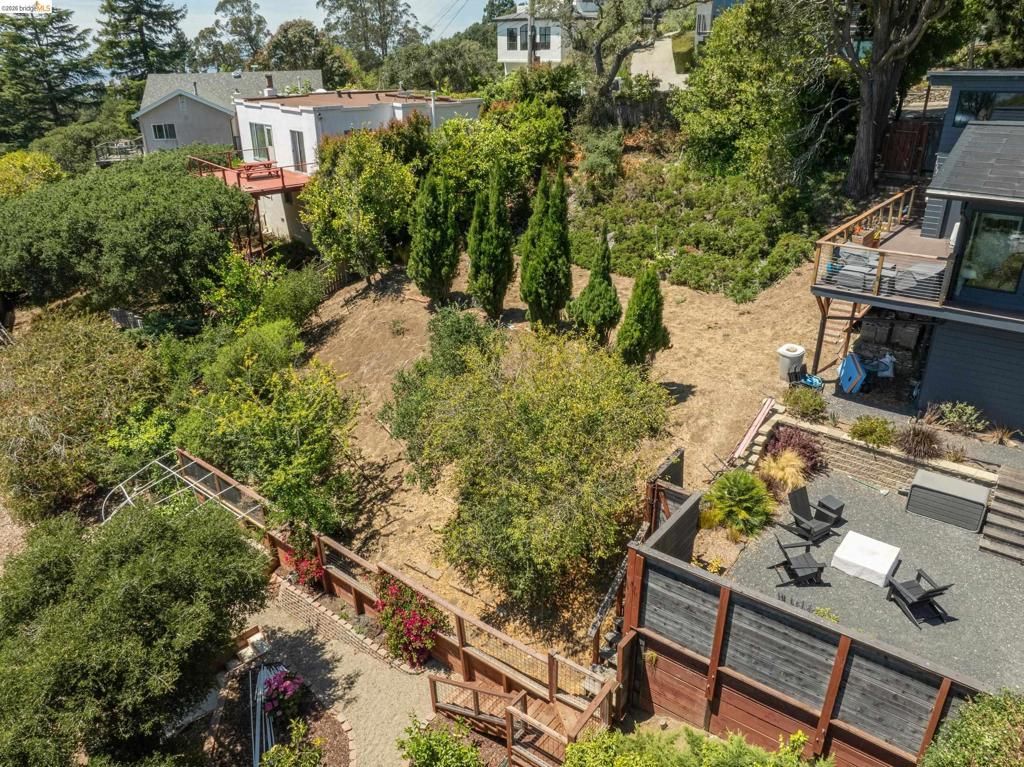 Image 4 of property listing at 1072 Sterling Ave, Berkeley, CA 94708