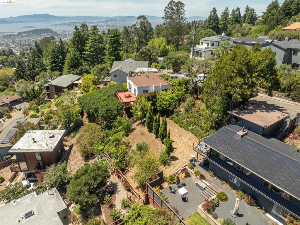 Image 5 of property listing at 1072 Sterling Ave, Berkeley, CA 94708