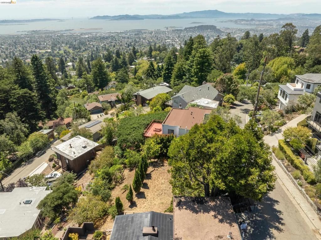 Image 6 of property listing at 1072 Sterling Ave, Berkeley, CA 94708