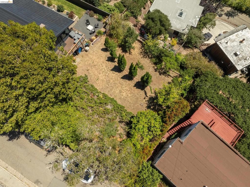 Image 7 of property listing at 1072 Sterling Ave, Berkeley, CA 94708