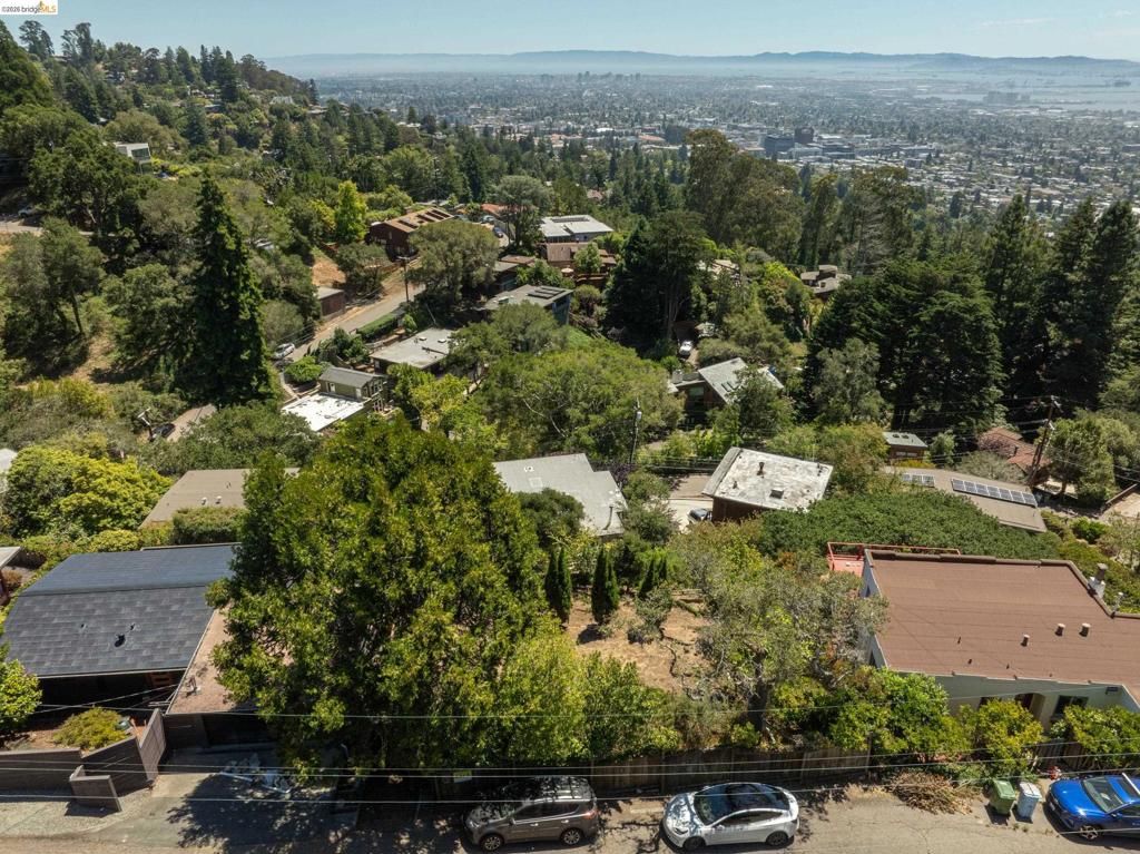 Image 9 of property listing at 1072 Sterling Ave, Berkeley, CA 94708