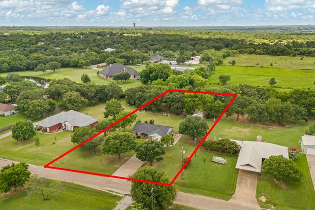 232 Bluebonnet Drive, Burleson, TX 76028
