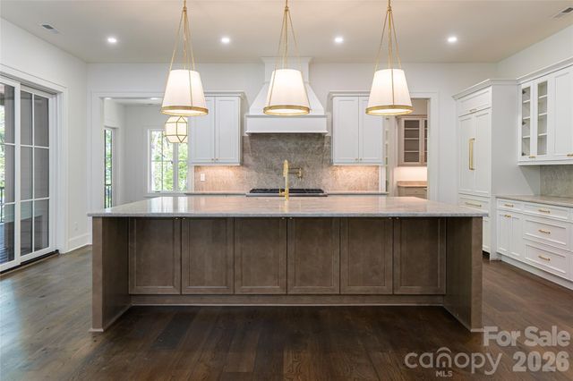 99 Little Cherokee Ridge, Hendersonville, NC 28739