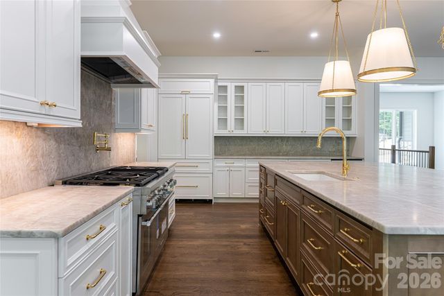 99 Little Cherokee Ridge, Hendersonville, NC 28739