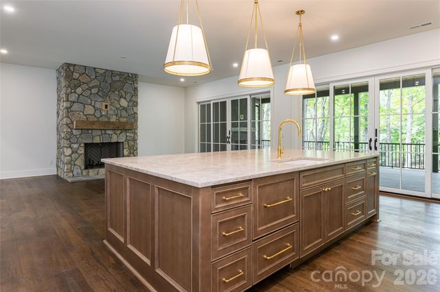 99 Little Cherokee Ridge, Hendersonville, NC 28739