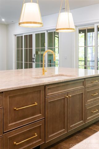 99 Little Cherokee Ridge, Hendersonville, NC 28739
