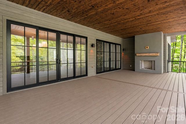 99 Little Cherokee Ridge, Hendersonville, NC 28739