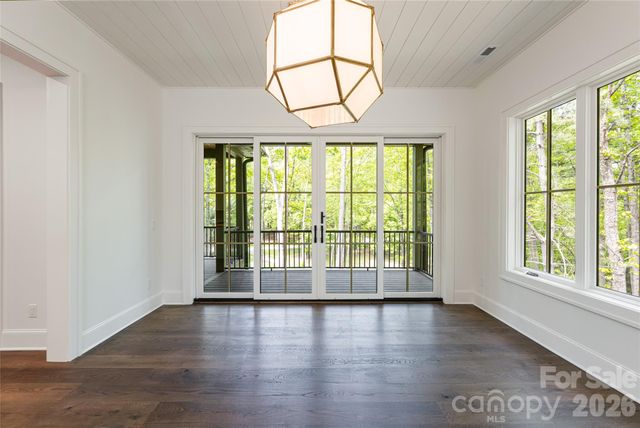 99 Little Cherokee Ridge, Hendersonville, NC 28739