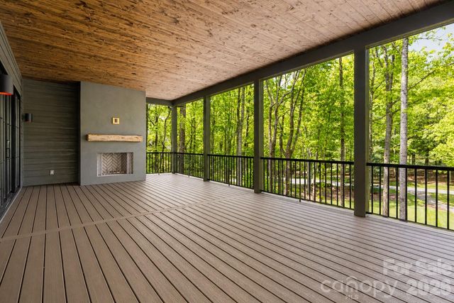 99 Little Cherokee Ridge, Hendersonville, NC 28739