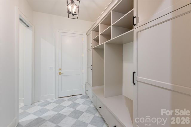 99 Little Cherokee Ridge, Hendersonville, NC 28739