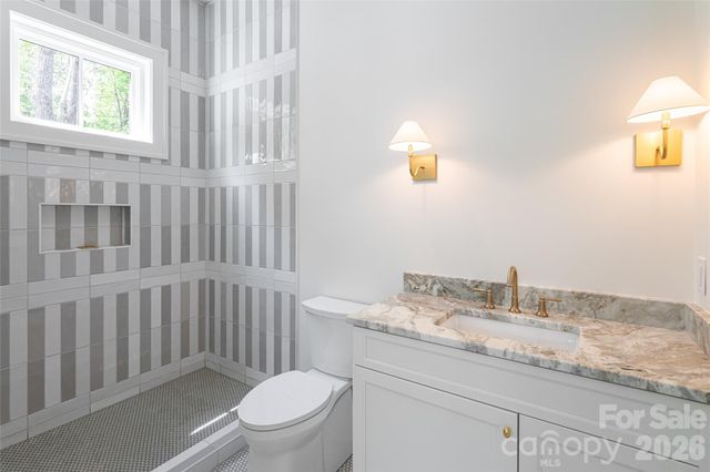 99 Little Cherokee Ridge, Hendersonville, NC 28739