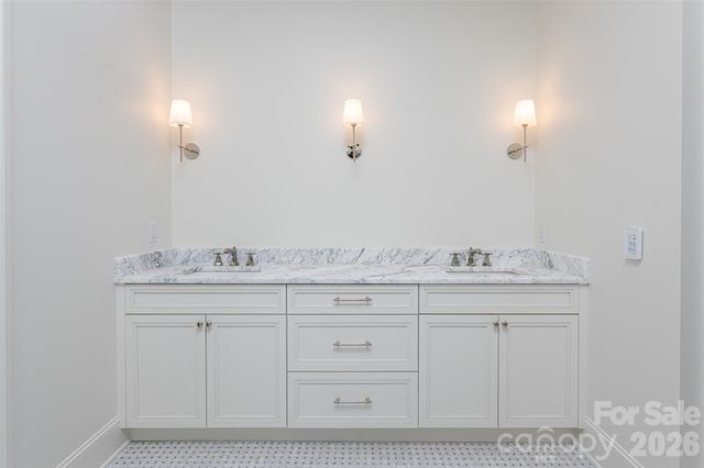 99 Little Cherokee Ridge, Hendersonville, NC 28739