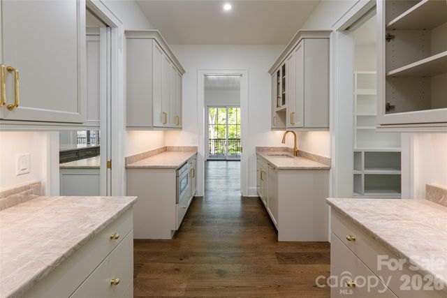 99 Little Cherokee Ridge, Hendersonville, NC 28739