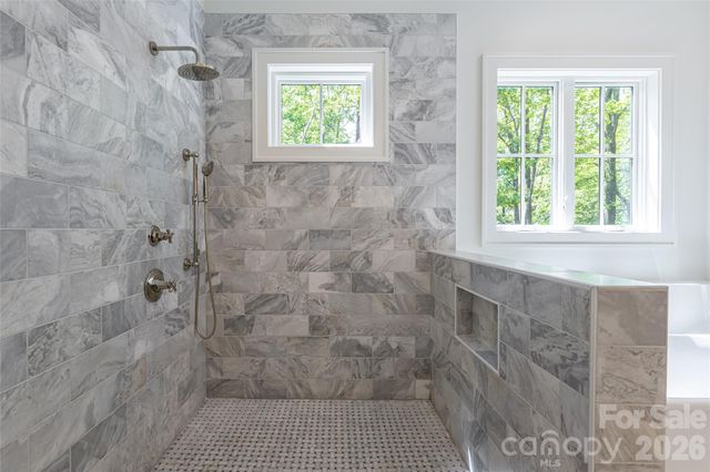 99 Little Cherokee Ridge, Hendersonville, NC 28739
