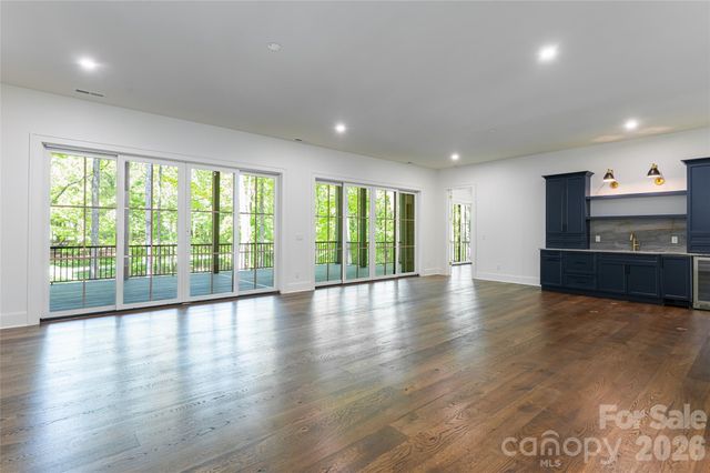 99 Little Cherokee Ridge, Hendersonville, NC 28739
