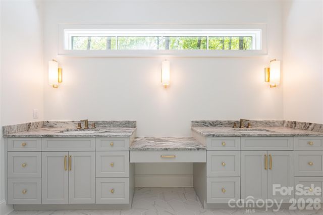 99 Little Cherokee Ridge, Hendersonville, NC 28739
